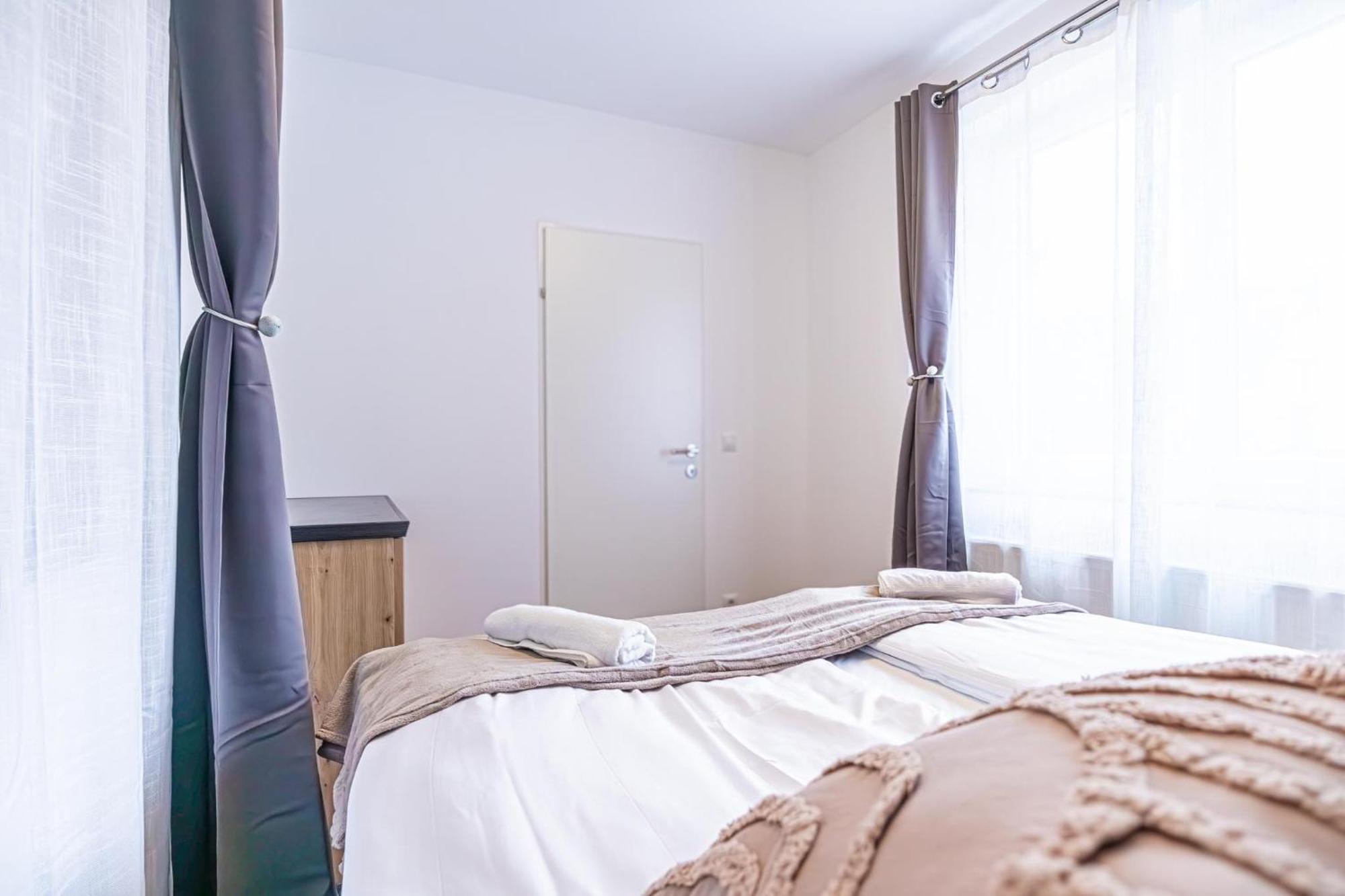 Charming 1Br And 1Lr Apt Modern Design Donaustadt Vienna Exterior photo
