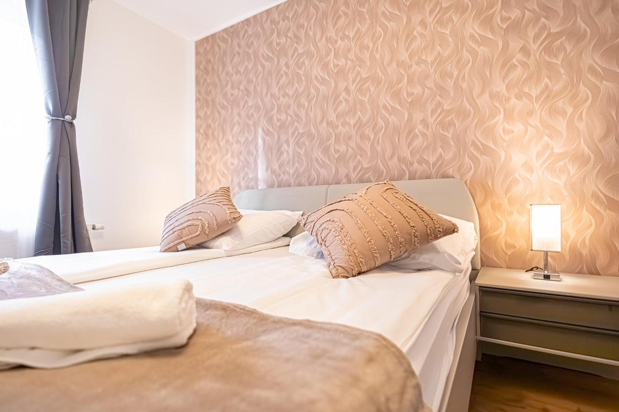 Charming 1Br And 1Lr Apt Modern Design Donaustadt Vienna Exterior photo