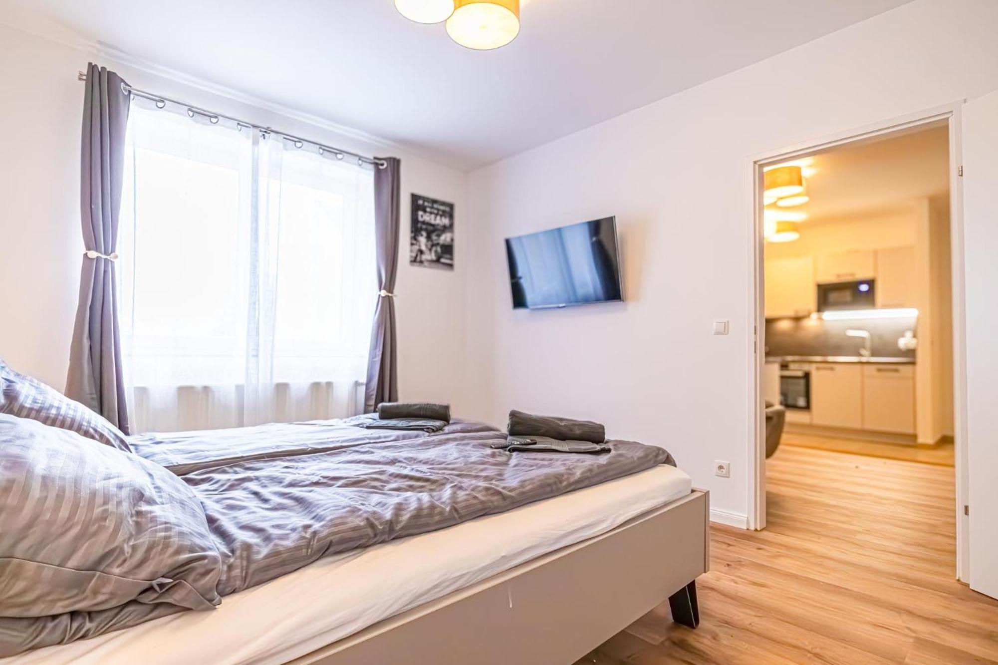 Charming 1Br And 1Lr Apt Modern Design Donaustadt Vienna Exterior photo