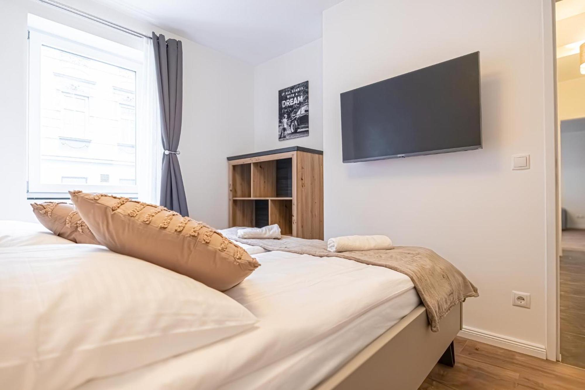 Charming 1Br And 1Lr Apt Modern Design Donaustadt Vienna Exterior photo