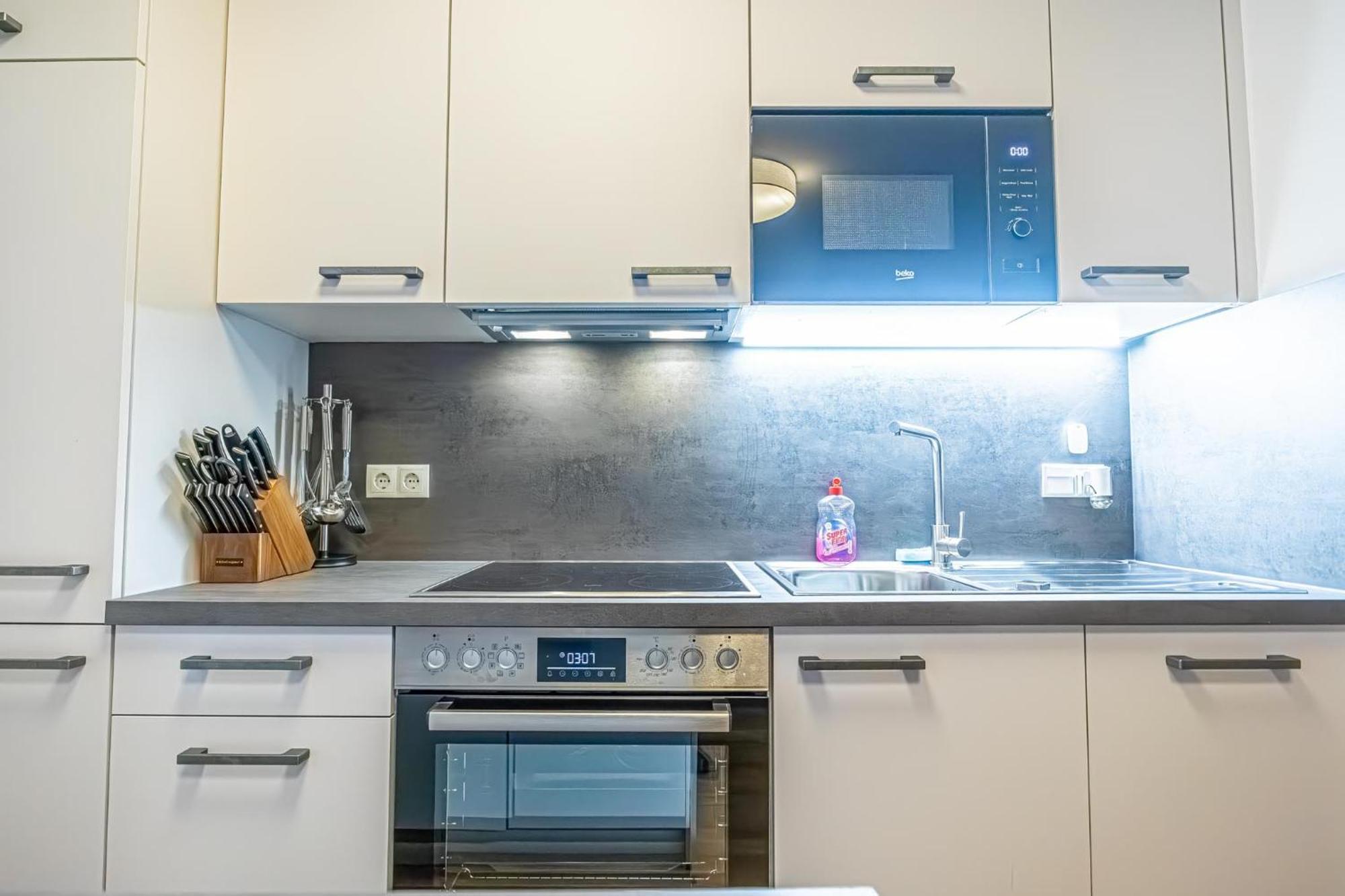 Charming 1Br And 1Lr Apt Modern Design Donaustadt Vienna Exterior photo