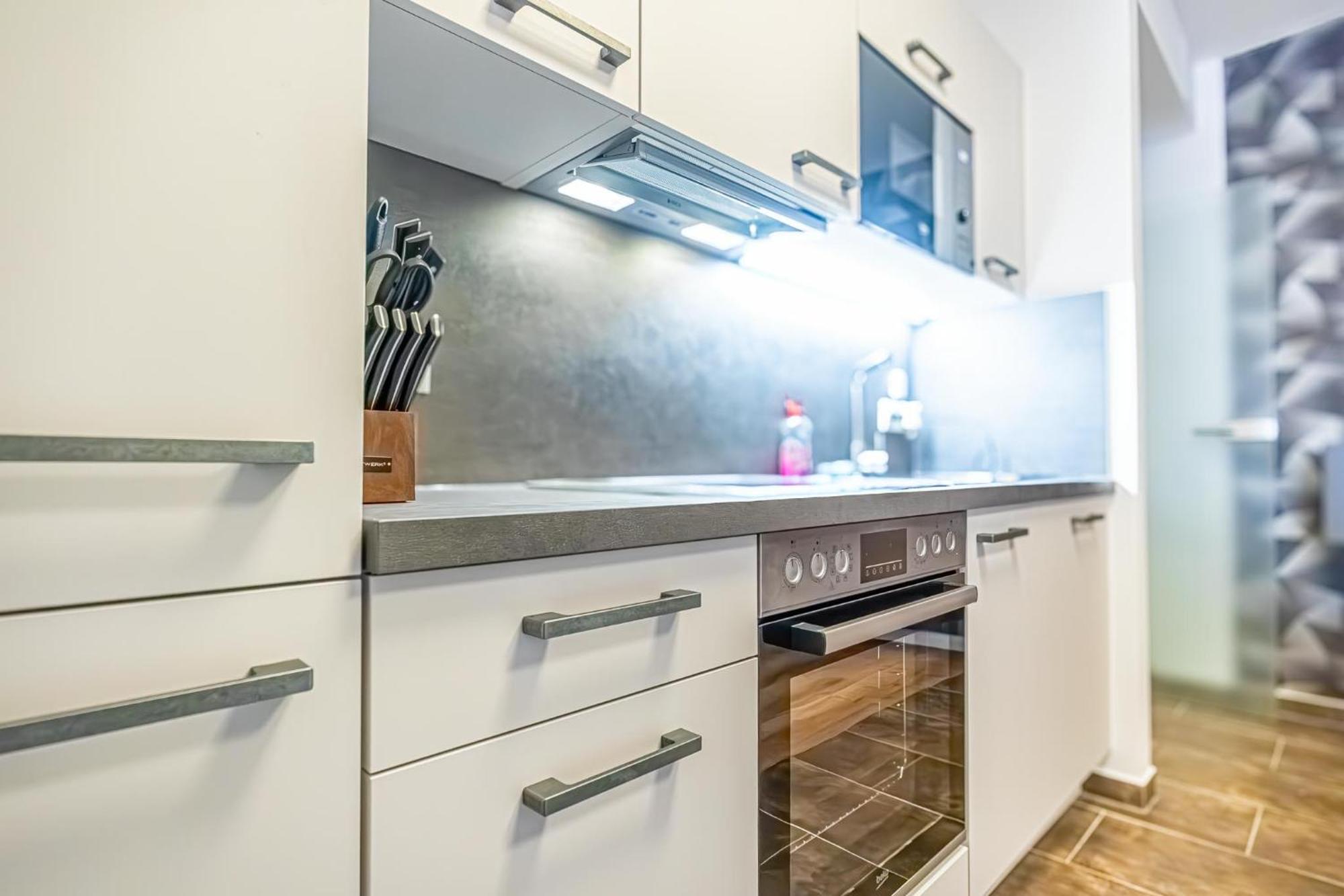 Charming 1Br And 1Lr Apt Modern Design Donaustadt Vienna Exterior photo